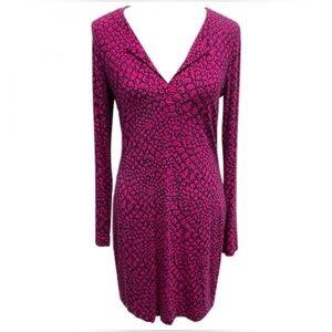 Diane Von Furstenberg magenta pebble print
Reina shift dress Size 2 DVF​